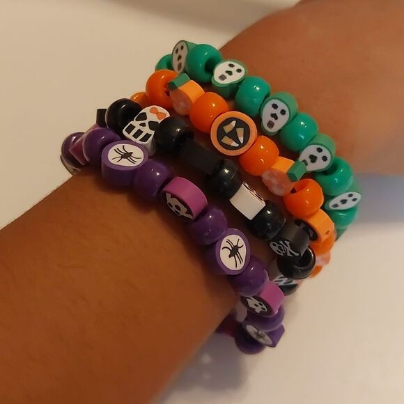 Bundle Lot of 4 Bracelets Assorted Sizes Stackable Halloween Themed - Picture 10 of 11